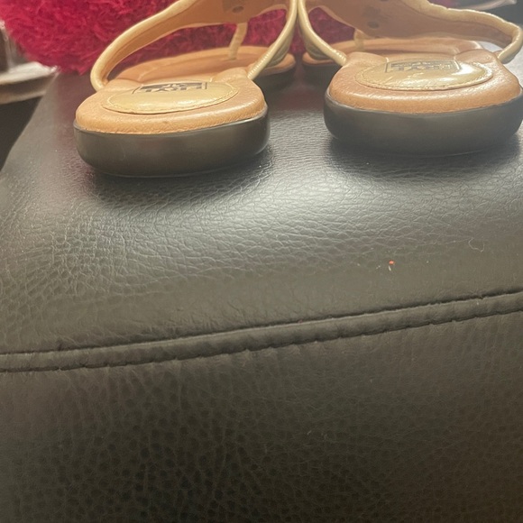 Frye Womens Tan Leather Thong Sandals Flat Flip Flops 9M - Picture 9 of 11